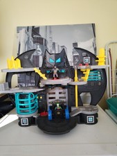 DC Comics BATCAVE BATMAN &