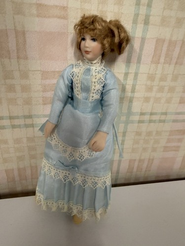 Dolls house furniture - dolls, 1/12
