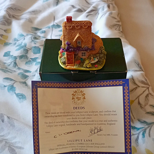Lilliput lane deeds hand - lane,