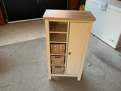 Immaculate cream and wood - immaculate,,