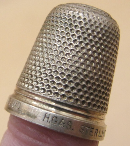 Antique silver thimble - in, vgc