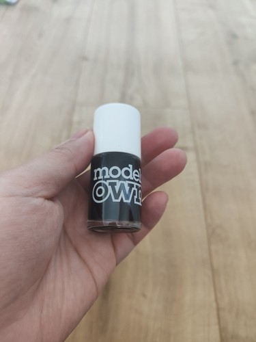 Models own nail - own,