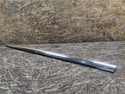 Chrysler 300 window strip - c,