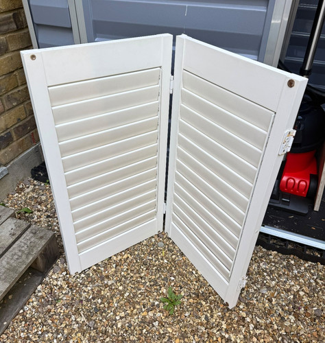 White wood plantation shutter - white,