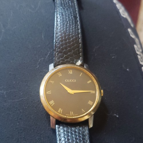 Gucci 2200 quartz wristwatch - gucci, m