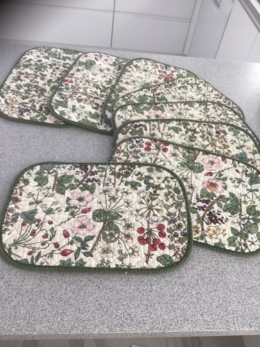 Reversible padded table - 8, mats