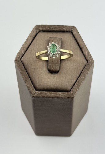 Emerald and diamond 9ct - diamond,
