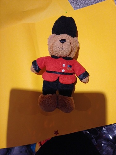 Harrods beefeater soldier - harrods,
