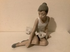 LOVELY NAO BY LLADRO “SEATED BALLERINA” FIGURINE EX CONDITION 6”TALL