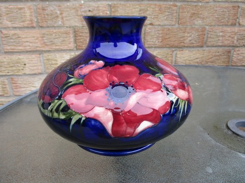 Moorcroft larger anemone - anemone, on