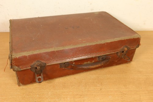 Vintage brown leather suitcase - brown,