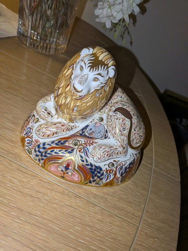 Royal crown derby - crown,