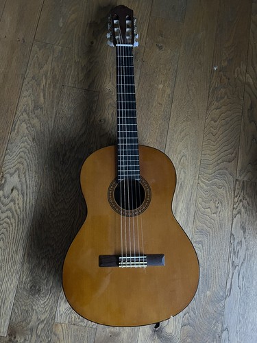Yamaha classic acoustic guitar - yamaha,