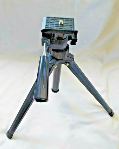 Table top tripod with centre - table,