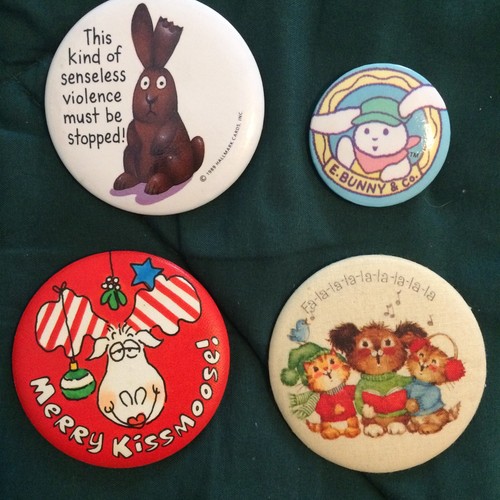 Hallmark buttons lot 4 - buttons, of