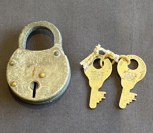 Vintage yale heart - yale, heart‑shaped