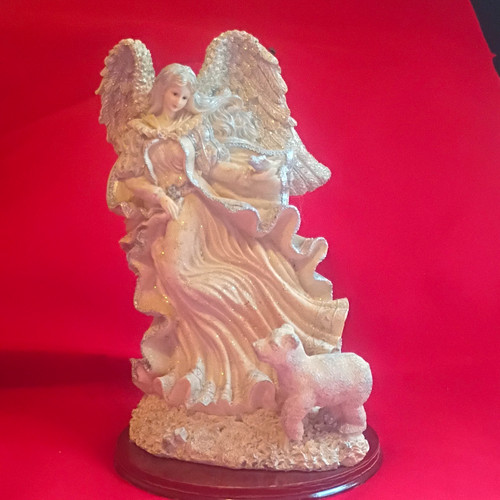 Angel figurine with wings - figurine, on