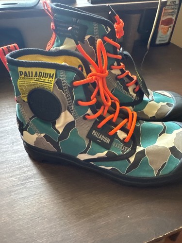 Bnwt unisex palladium - palladium, lite