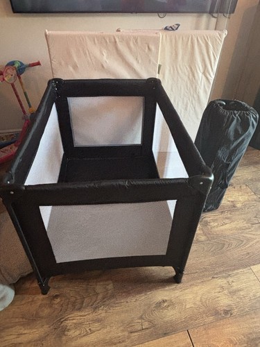 Travel cot and - x2,