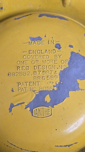 Vintage old ianthe ashtray - old,,