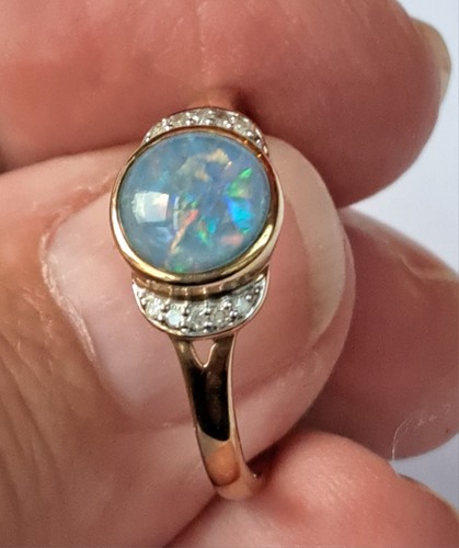 9ct gold opal and diamond - 9ct,