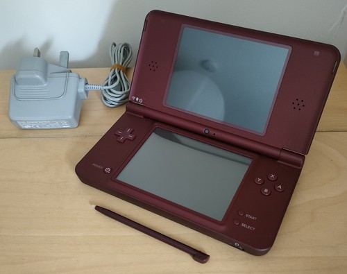 Nintendo dsi console - xl,