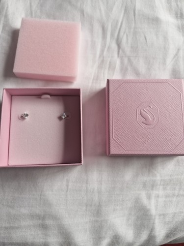 Genuine swarovski stud - genuine,