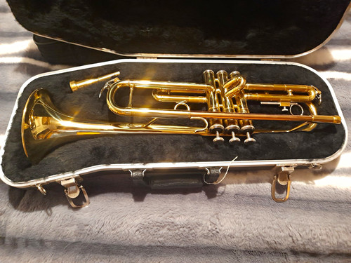 Blade trumpet gold lacquer - bb,