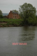 PHOTO  ABANDONED HOUSE ON