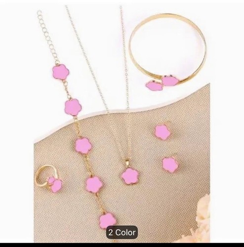 Gold tone pink clover enamel - tone,