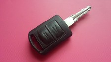 GENUINE VAUXHALL CORSA, ASTRA, VECTRA ETC 2 BUTTON REMOTE ALARM KEY FOB - TESTED