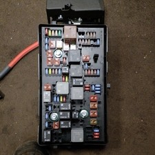 VAUXHALL INSIGNIA BATTERY FUSE