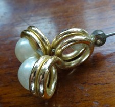 vintage 1950s cream faux pearl bead top gold tone 4.4" hat pin -R170