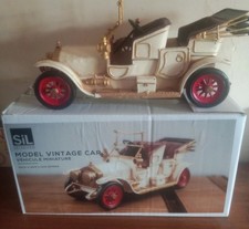 Metal Vintage Car Ornamental..30cm