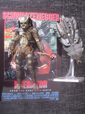 NECA Cinemachines Rare Predator Die-Cast Tribe Ship + Figure +  Metal Wall Sign.