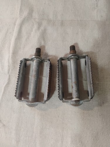 Vintage rat trap - rat,