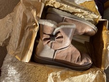 LADIES MINI BAILEY BOW UGG BOOTS SIZE 40 UK 7.5