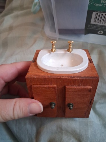Scale dollhouse miniature - 1:12,