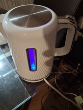 Well Designed White Kettle Stainless Steel with Beautiful Blue Light Indicator