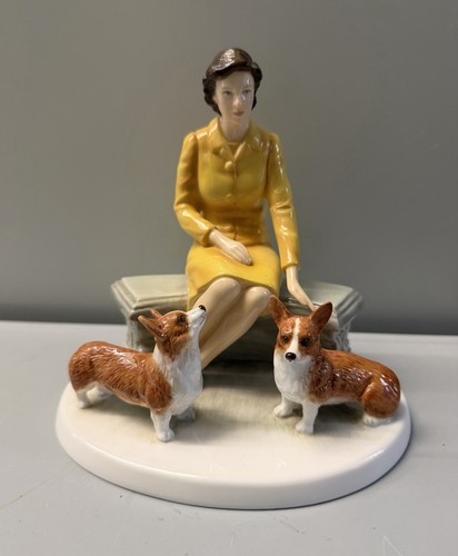 Royal doulton hn5807 queen - royal,