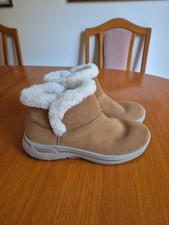 Skechers GO WALK Arch Fit Cherish Chugga women's tan boots, UK Size 5, VG Con