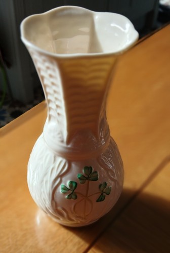 Belleek irish shamrock bud - belleek,