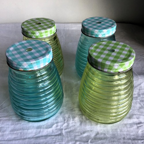 Retro beehive drinking - retro, /
