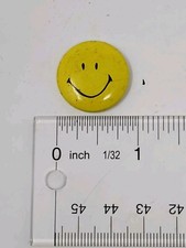 VINTAGE SMILEY FACE BUTTON PIN
