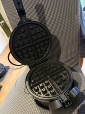 Quest Rotating Belgian Waffle Maker / Non Stick Plates / Temperature Cont