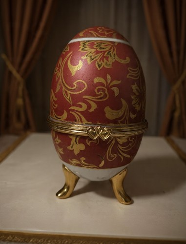 Vintage red and gold - red,