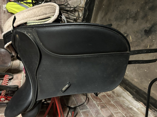 Wintec black dressage - 17”,