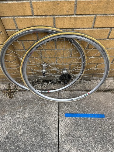 Vintage 700c wheel - vintage,