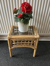 SMALL VINTAGE CANE WICKER BAMBOO SIDE TABLE WITH GLASS TOP PLANT DISPLAY STAND.