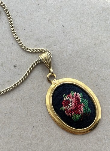 Vintage petit point - point, rose